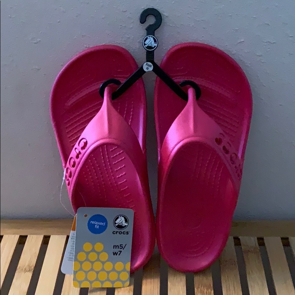 New w/tag Hot Pink Baya Flip Crocs *See Size Note*